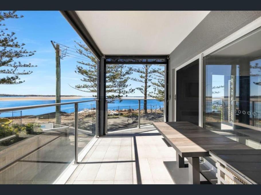 The Golden House Absolute Water Front Apartment *