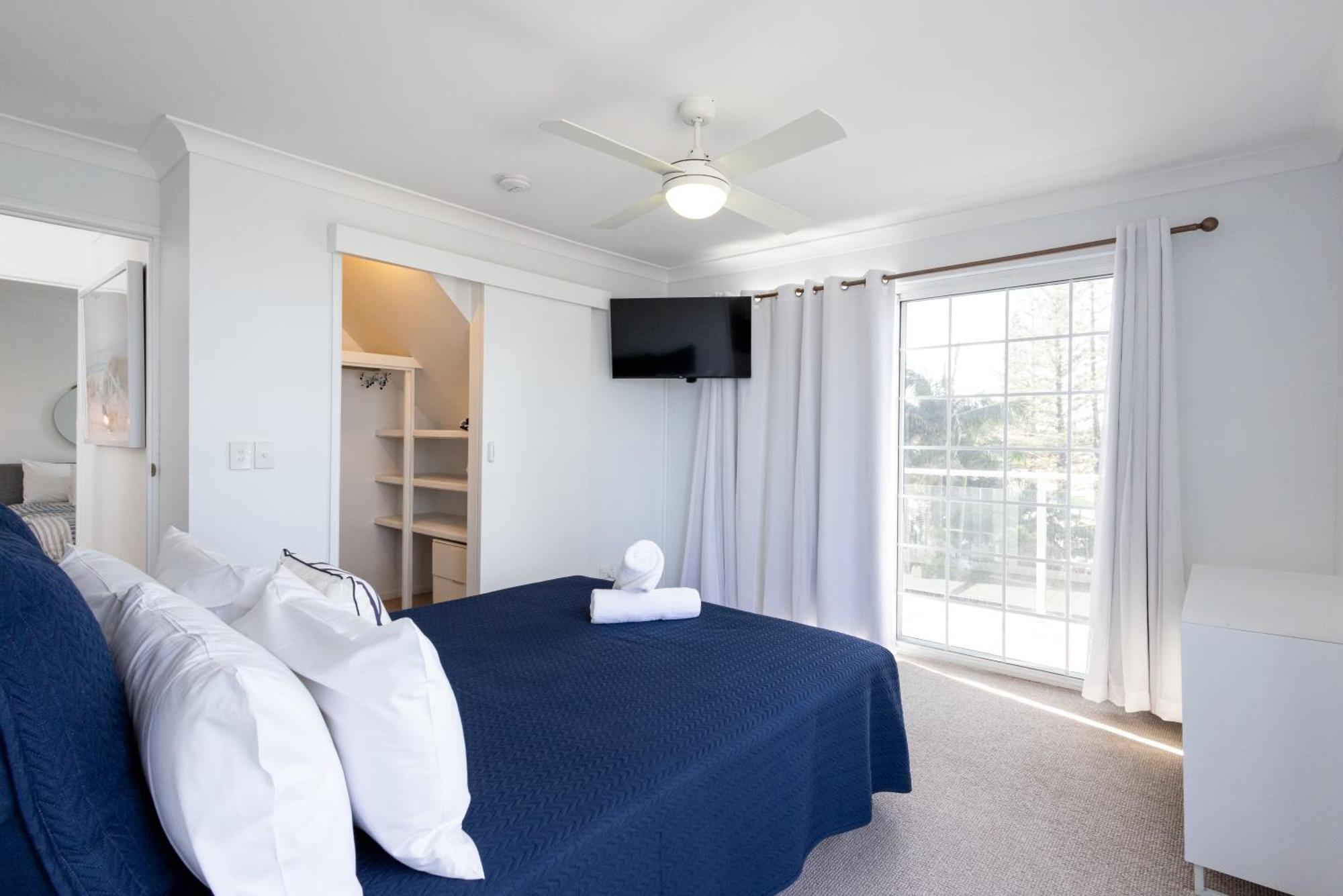 Apartment The Golden House Absolute Water Front