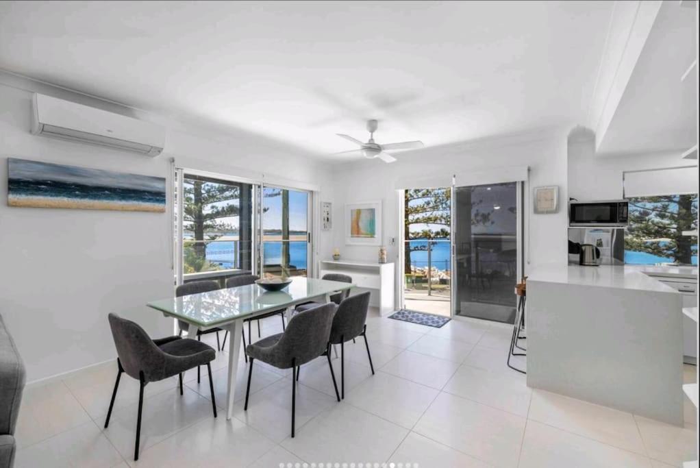Apartment The Golden House Absolute Water Front *